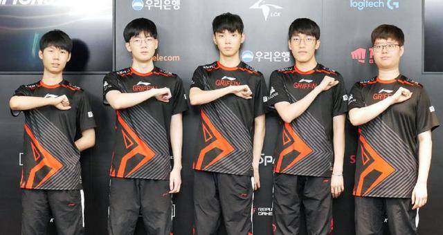 BLUEJAYS 在 Fragadelphia x Block 2025 赛事中获胜后，虐待 VRS