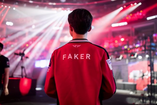 如果你不看，那就👍！ Kanavi + 兄弟主宰了忍者村的屠杀， Top Esports 在第一场比赛中血洗了 Invictus Gaming